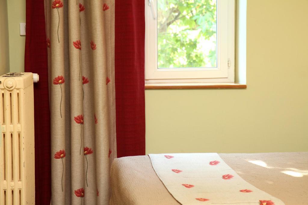 Logis Hotel Le Clos Des Oliviers Bourg-Saint-Andeol Room photo